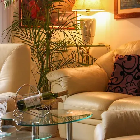 Duplex 3 With Garden And Garage Near To 公寓 *