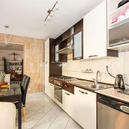 公寓 Duplex, 3 With Own Garden, To The *