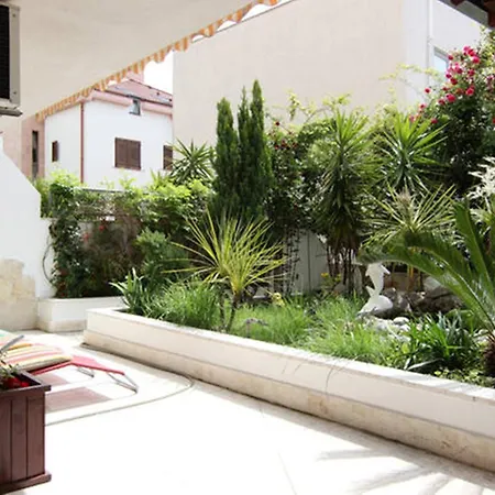 Duplex 3 With Garden And Garage Near To Apartment