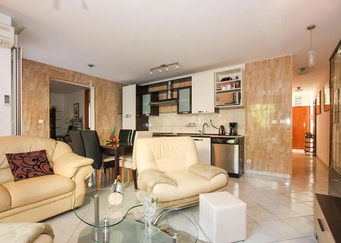 Duplex 3 With Garden And Garage Near To *