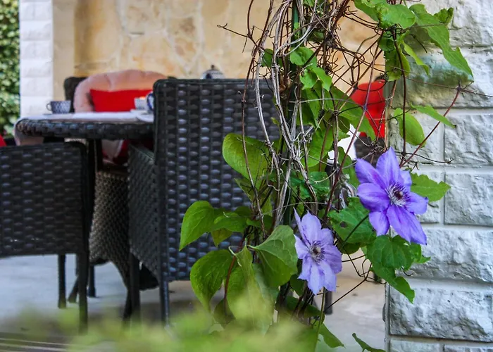 Apartment Duplex 3 With Garden And Garage Near To *