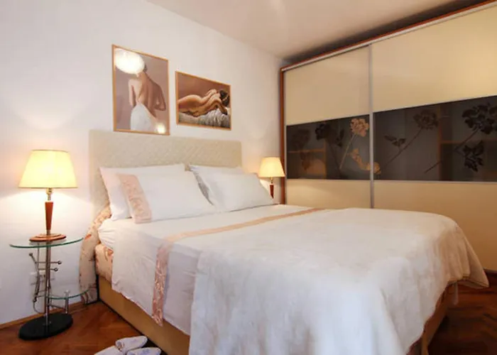 Duplex 3 With Garden And Garage Near To Apartment