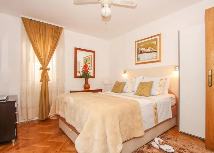 Duplex 3 With Garden And Garage Near To *