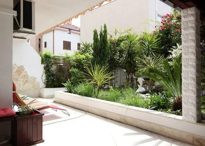 Duplex 3 With Garden And Garage Near To Apartment