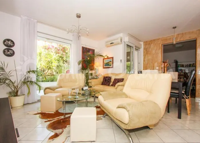 Apartment Duplex 3 With Garden And Garage Near To *