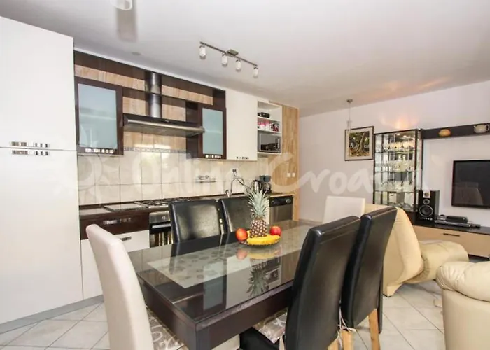 Duplex 3 With Garden And Garage Near To *